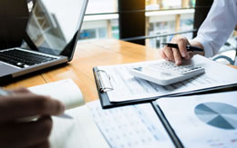 Financial advisers working environment